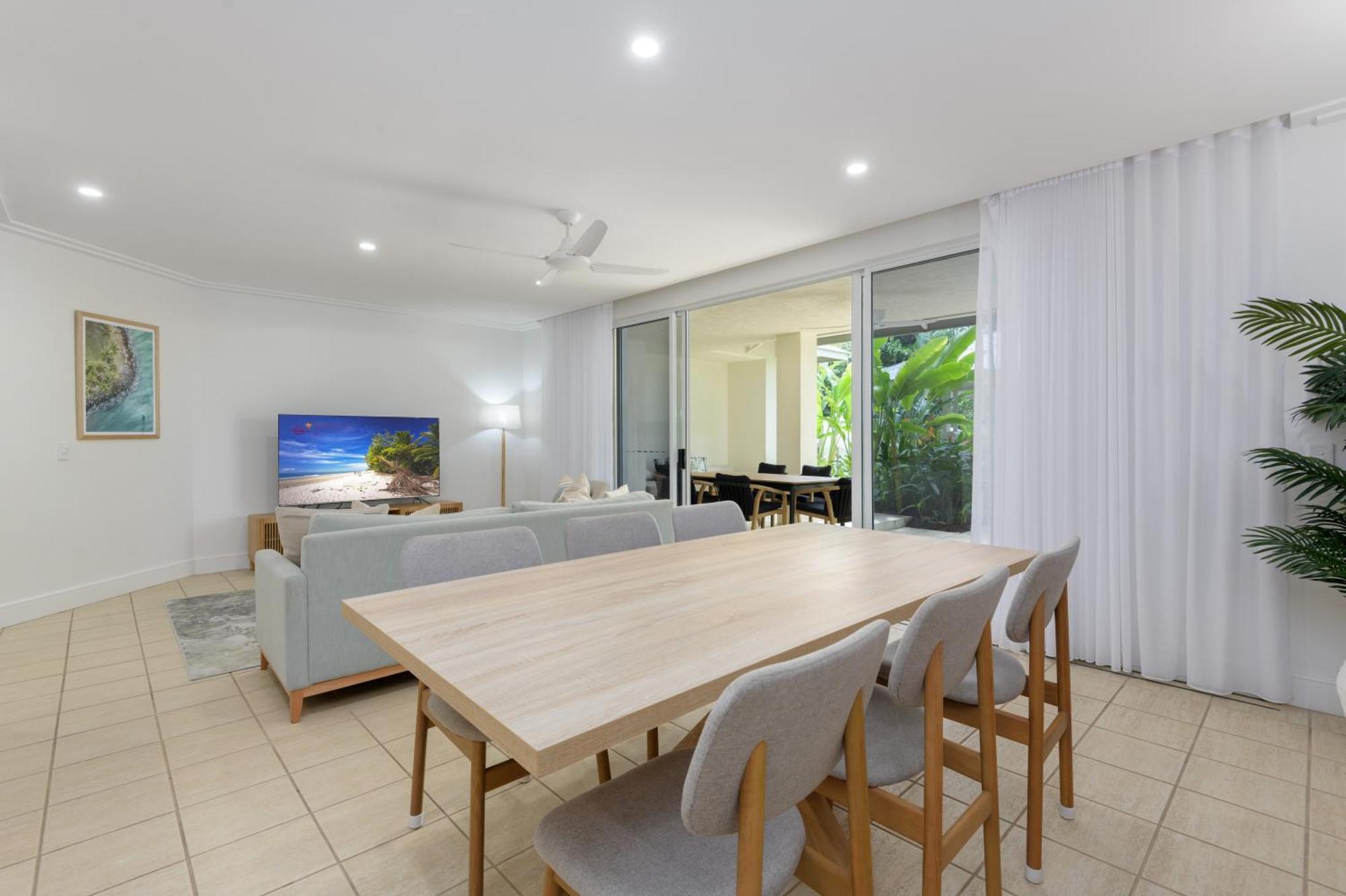Mandalay Luxury Beachfront Apartments Port Douglas Exteriör bild