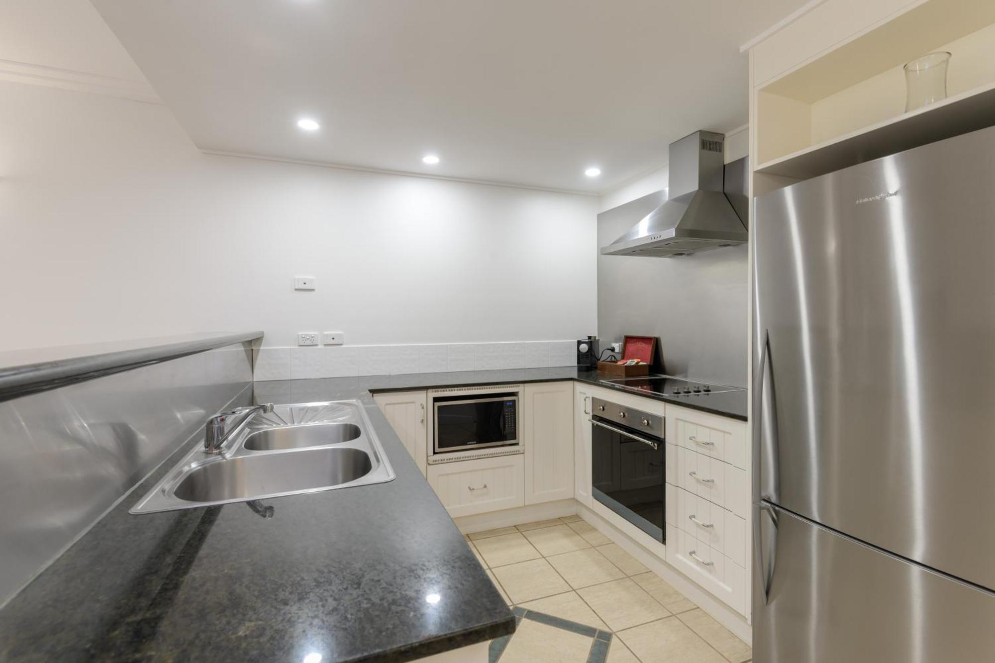 Mandalay Luxury Beachfront Apartments Port Douglas Exteriör bild