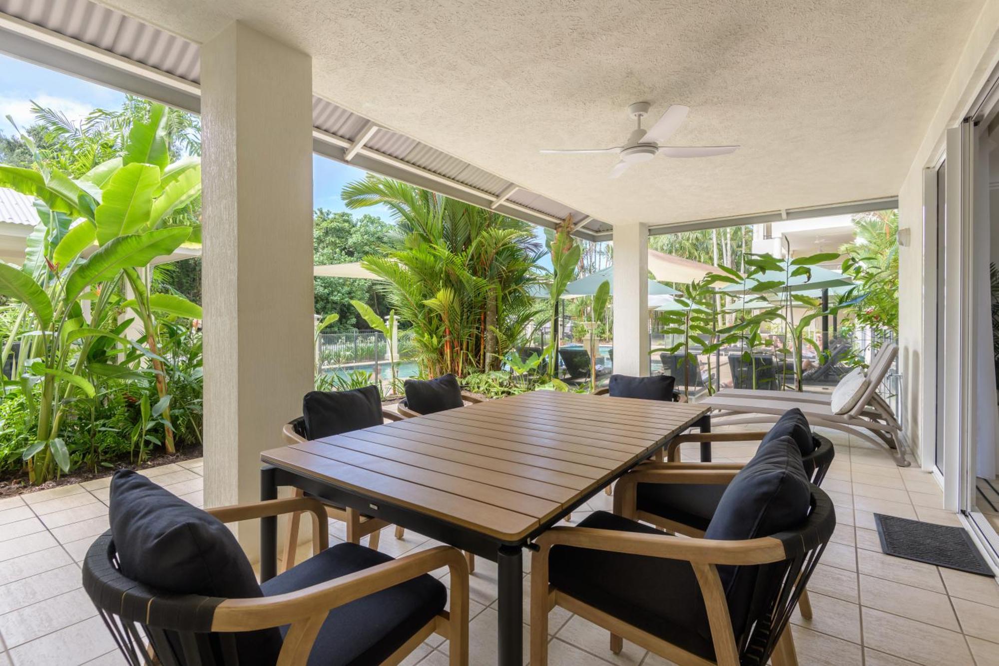 Mandalay Luxury Beachfront Apartments Port Douglas Exteriör bild