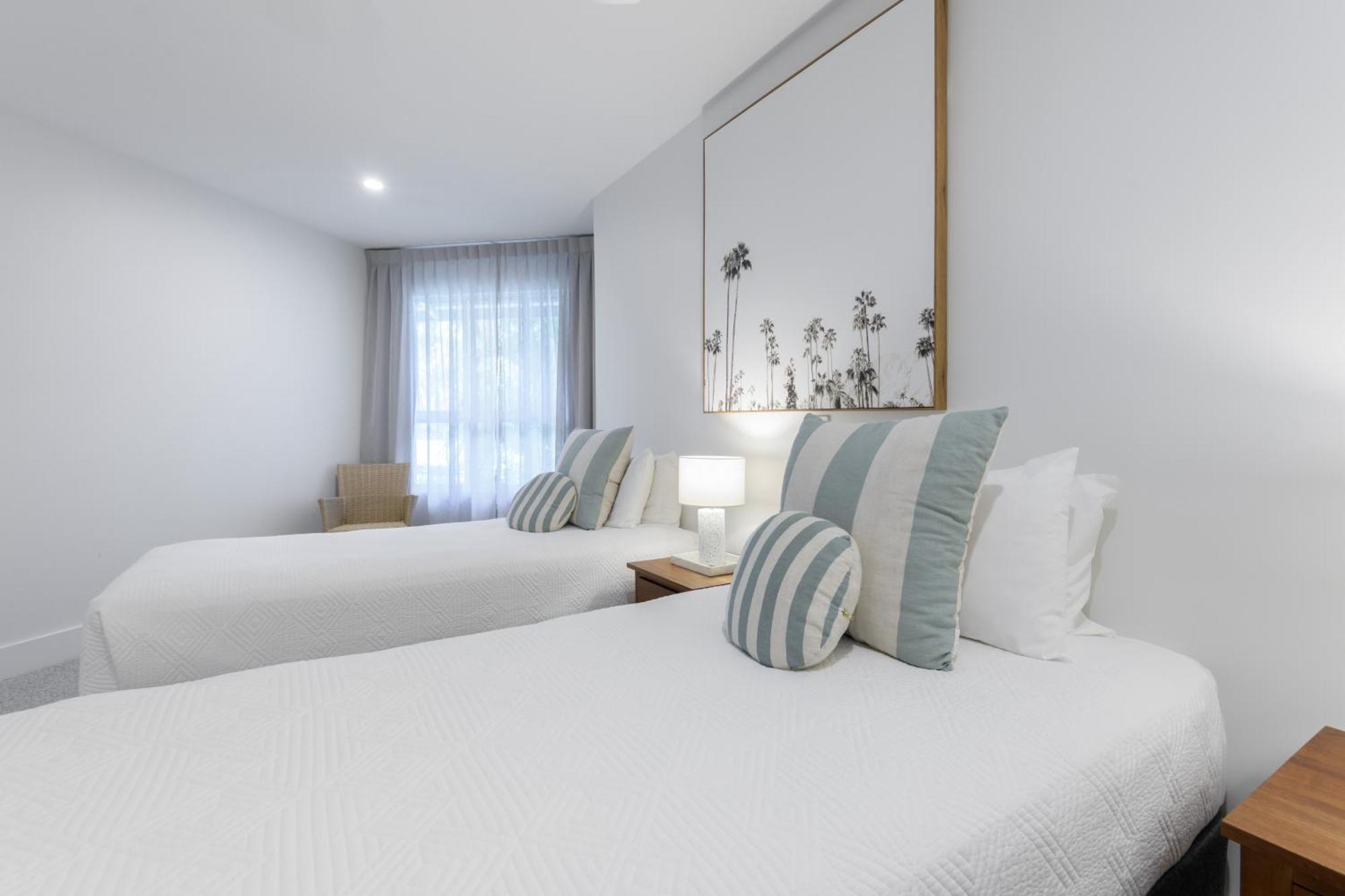Mandalay Luxury Beachfront Apartments Port Douglas Exteriör bild