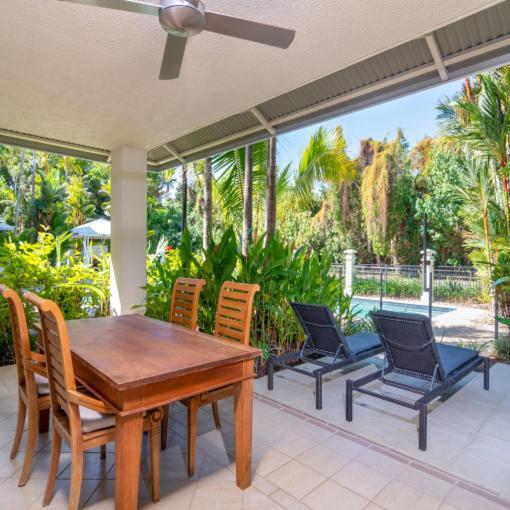 Mandalay Luxury Beachfront Apartments Port Douglas Exteriör bild
