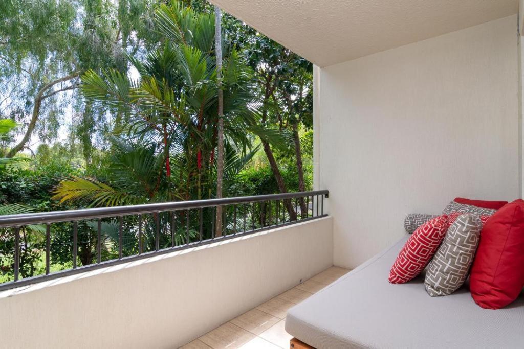 Mandalay Luxury Beachfront Apartments Port Douglas Exteriör bild